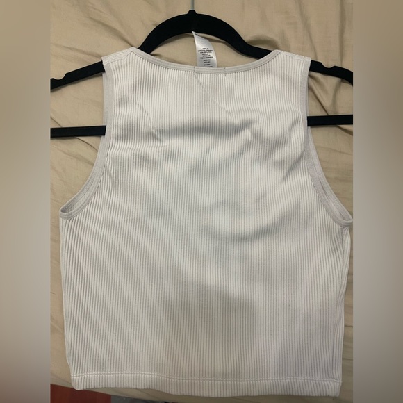 Cropped V neck top - Picture 2 of 2